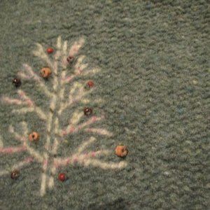 Woolrich Woman's green wool sweater Size L 19" Pit to Pit